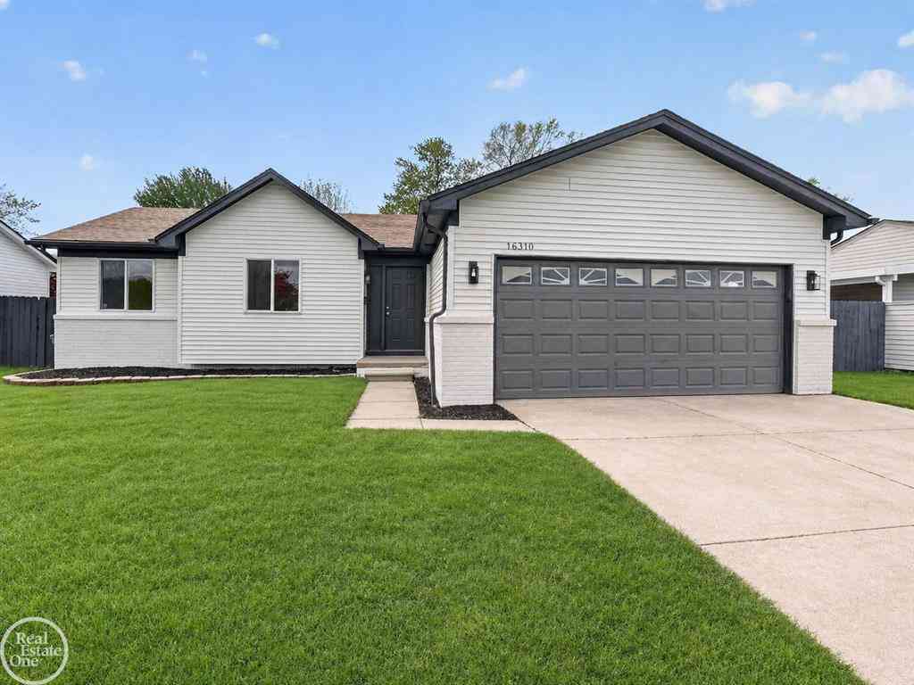 Homes For Sale - 16310 E 11 Mile Road <br/> Macomb County, Roseville, MI 48066
