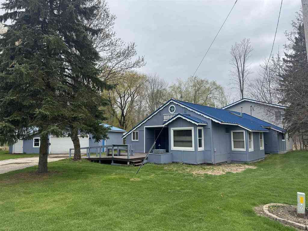Homes For Sale - 337 Henderson Court <br/> Cadillac, MI 49601