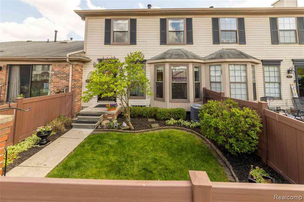 Condo For Sale - 41390 Southwind Drive <br/> Canton, MI 48188