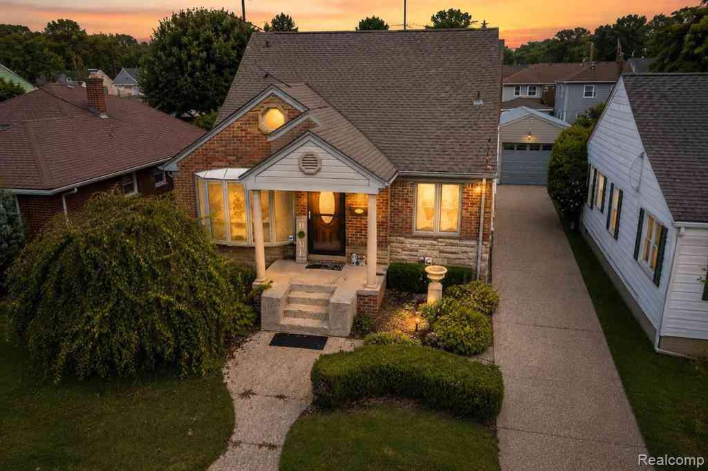 Homes For Sale - 22501 Maple Street <br/> Saint Clair Shores, MI 48081