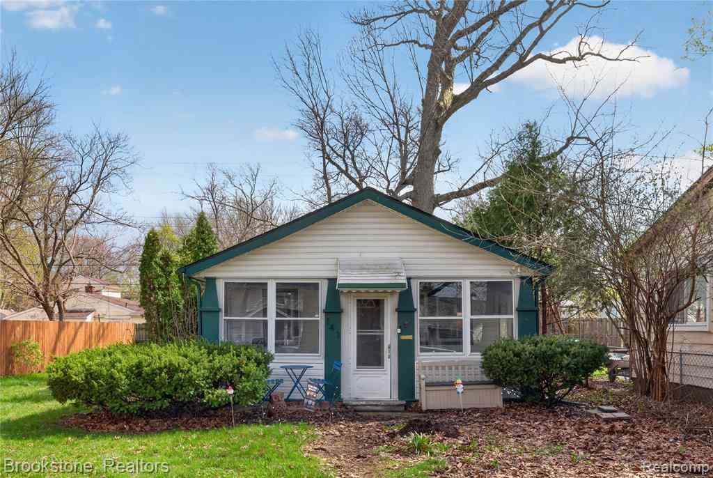 Homes For Sale - 141 W Granet Avenue <br/> Hazel Park, MI 48030