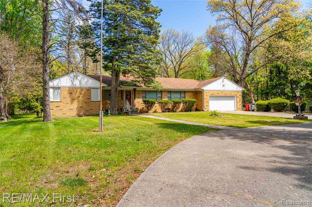 Homes For Sale - 17397 Millar Road <br/> Clinton Township, MI 48036