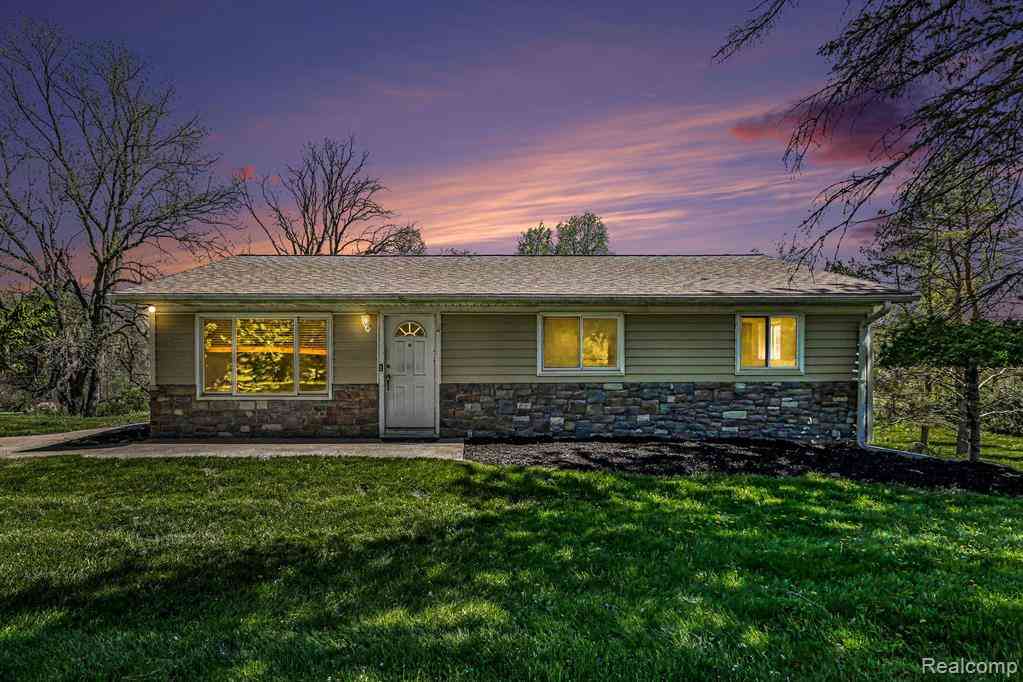 Homes For Sale - 1405 Swarthout Road <br/> Pinckney, MI 48169