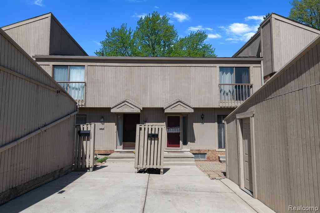 Condo For Sale - 794 Oak Brook Ridge Drive <br/> Rochester, MI 48307