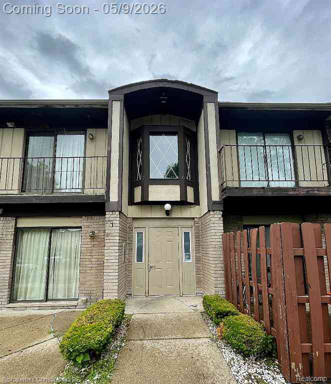Condo For Sale - 15999 W 11 MILE W 11 Mile Road  #20<br/> Southfield, MI 48076