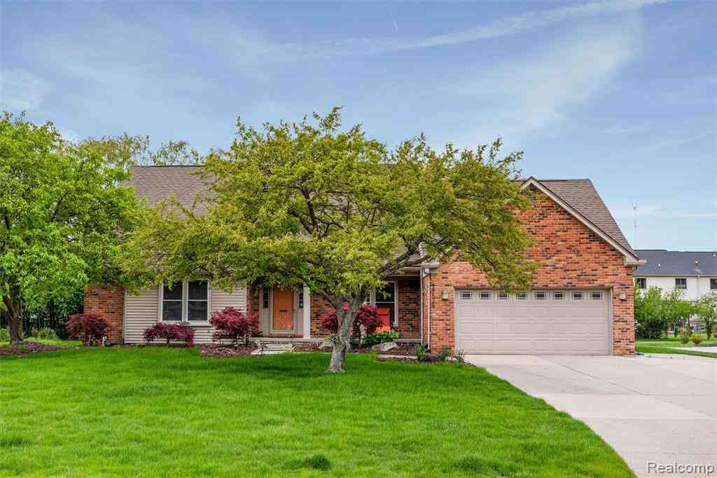 Homes For Sale - 27526 Bridle Hills Drive <br/> Farmington, MI 48336
