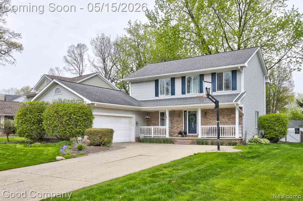Homes For Sale - 2370 Lansbury Drive <br/> Oakland County, Waterford, MI 48329