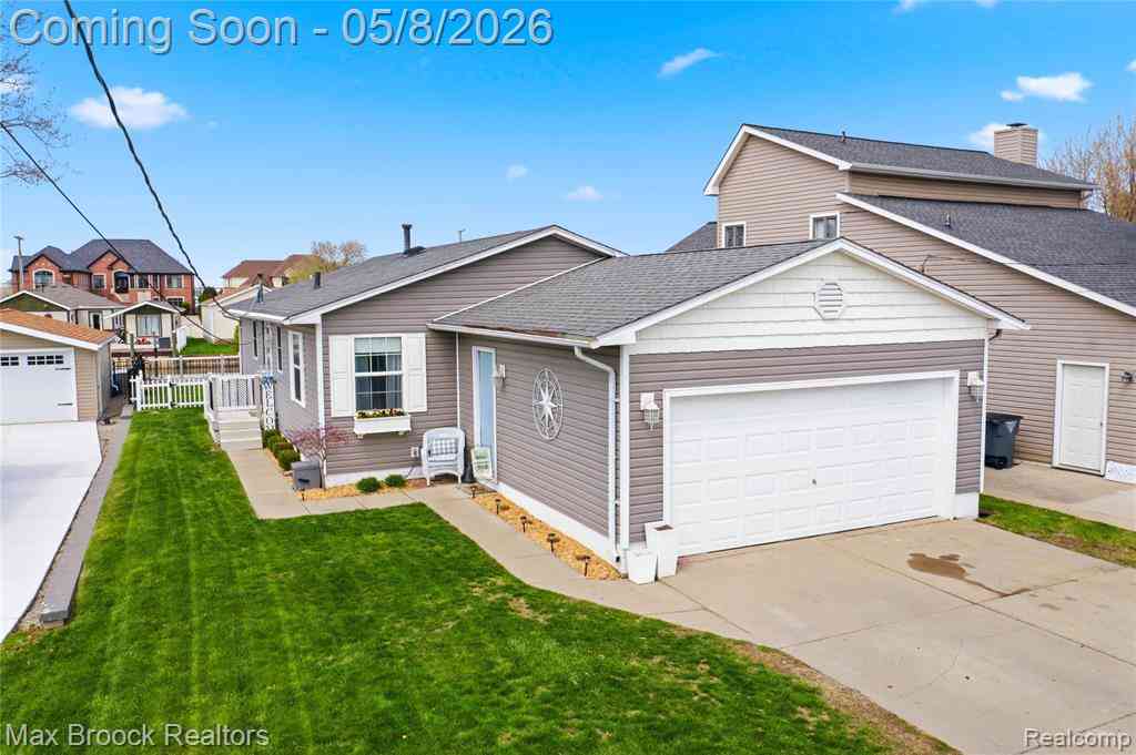 Homes For Sale - 38189 Circle Drive <br/> Harrison Township, MI 48045