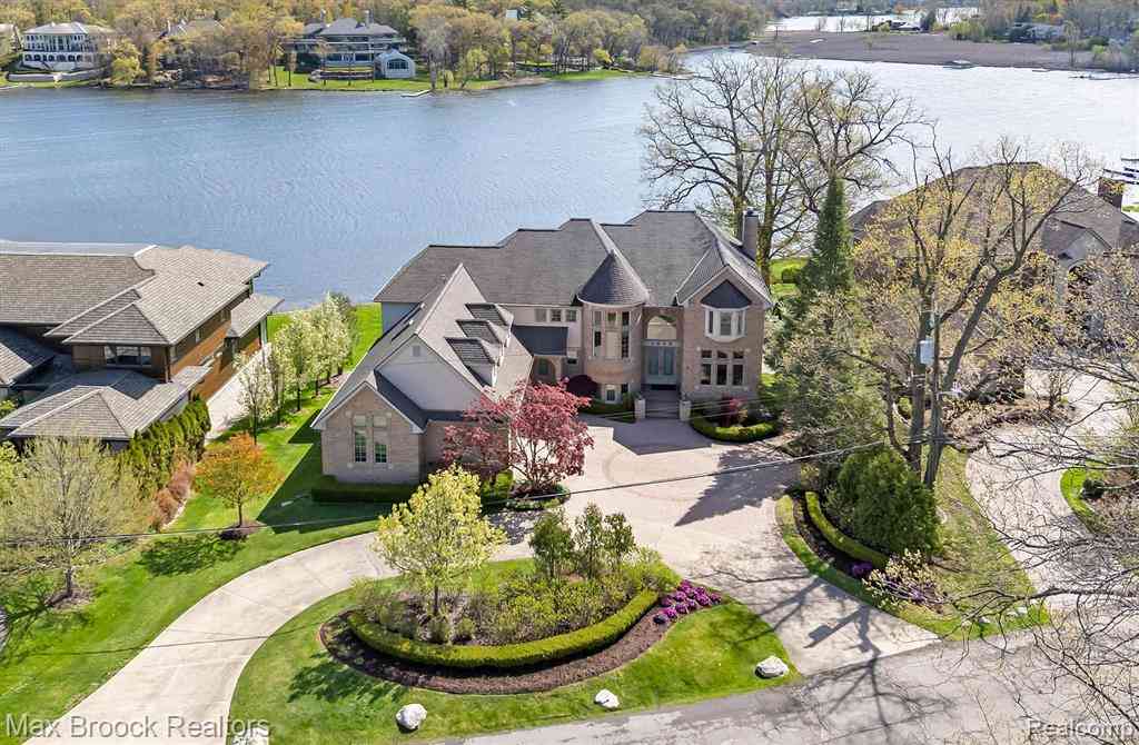 Homes For Sale - 1832 Long Lake Shore Drive <br/> Bloomfield Hills, MI 48302