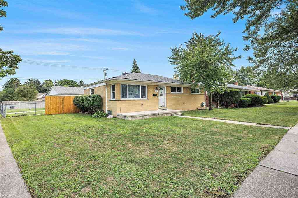 Homes For Sale - 35854 Weideman Street <br/> Clinton Township, MI 48035