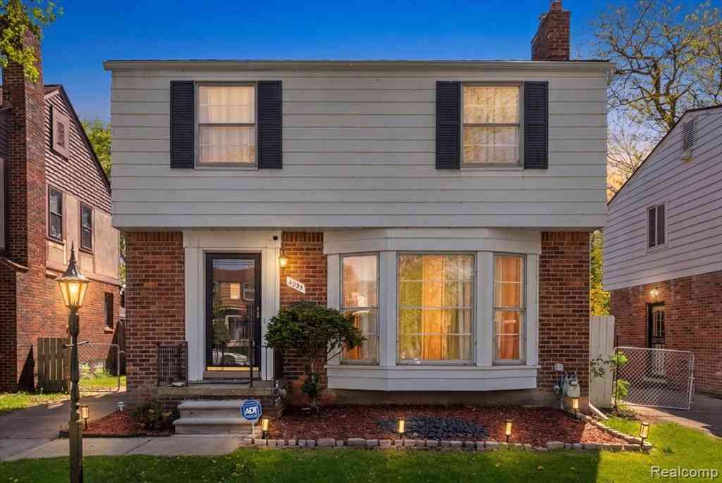 Homes For Sale - 4995 Hillcrest Street <br/> Grosse Pointe, MI 48236