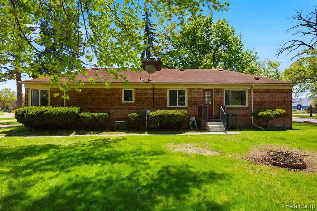 Homes For Sale - 35564 Schoolcraft Road <br/> Livonia, MI 48150