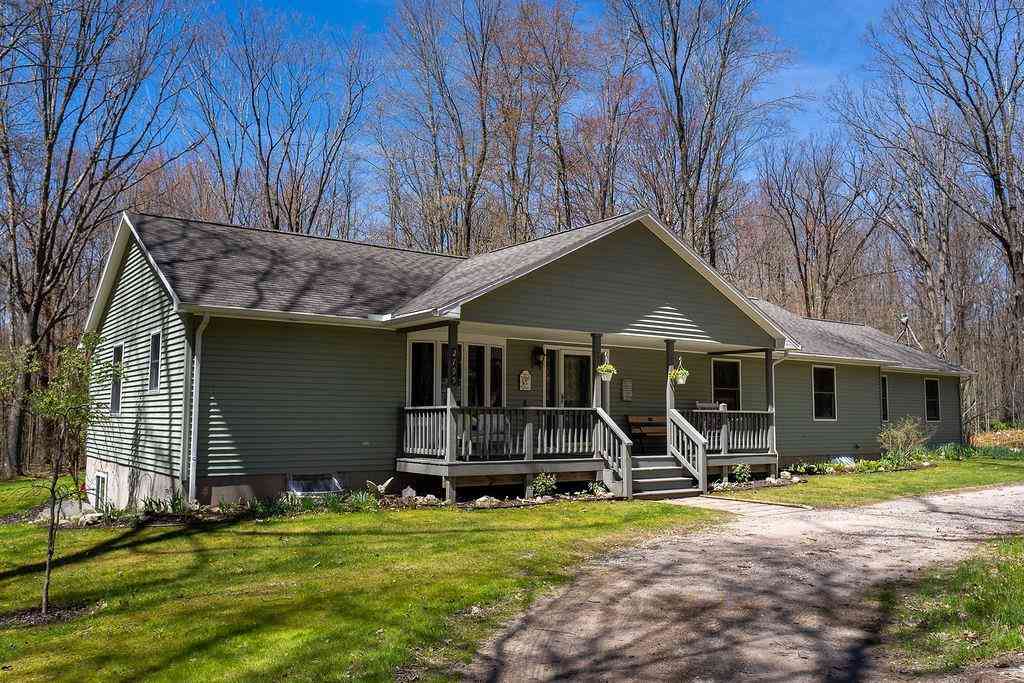 Homes For Sale - 2795 Spruce Hill Drive <br/> Farwell, MI 48622