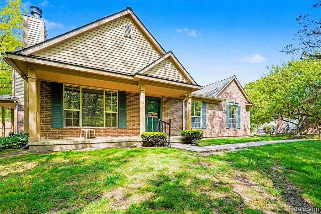 Condo For Sale - 4114 Stonebridge  <br/> Holly, MI 48442