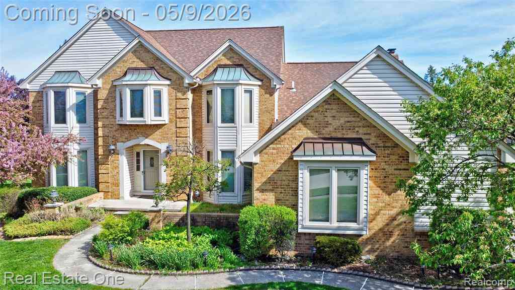 Homes For Sale - 1688 Carpenter Drive <br/> Troy, MI 48098