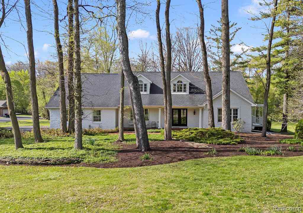 Homes For Sale - 7035 Ten Hill Road <br/> West Bloomfield, MI 48322
