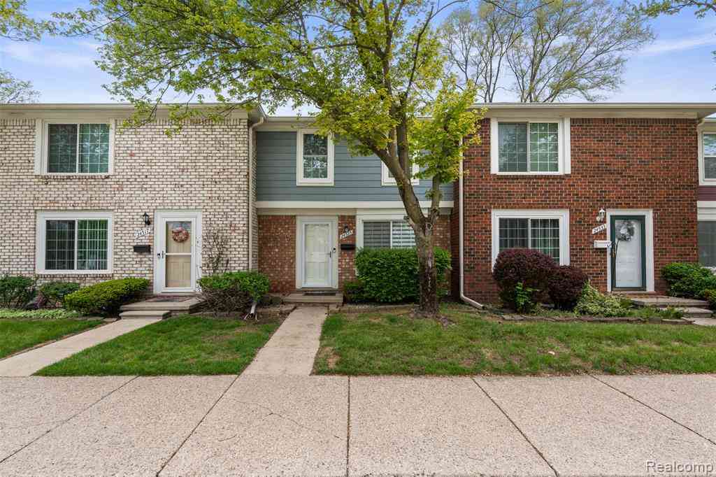 Condo For Sale - 24525 Seaton Circuit  E E #17<br/> Warren, MI 48091