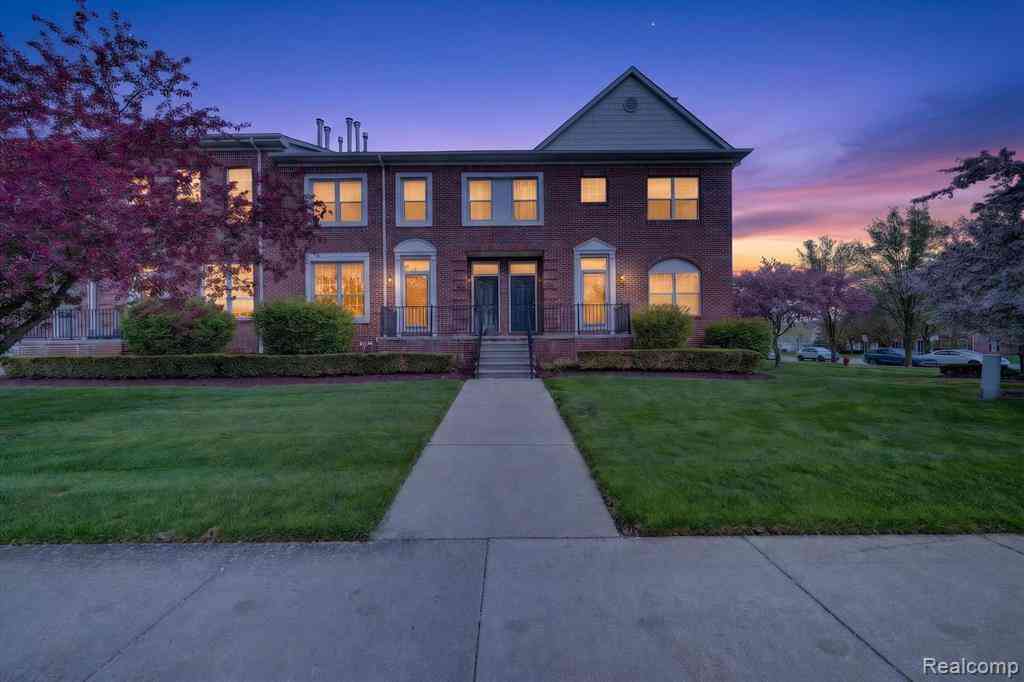 Condo For Sale - 43027 Strand Drive <br/> Sterling Heights, MI 48313