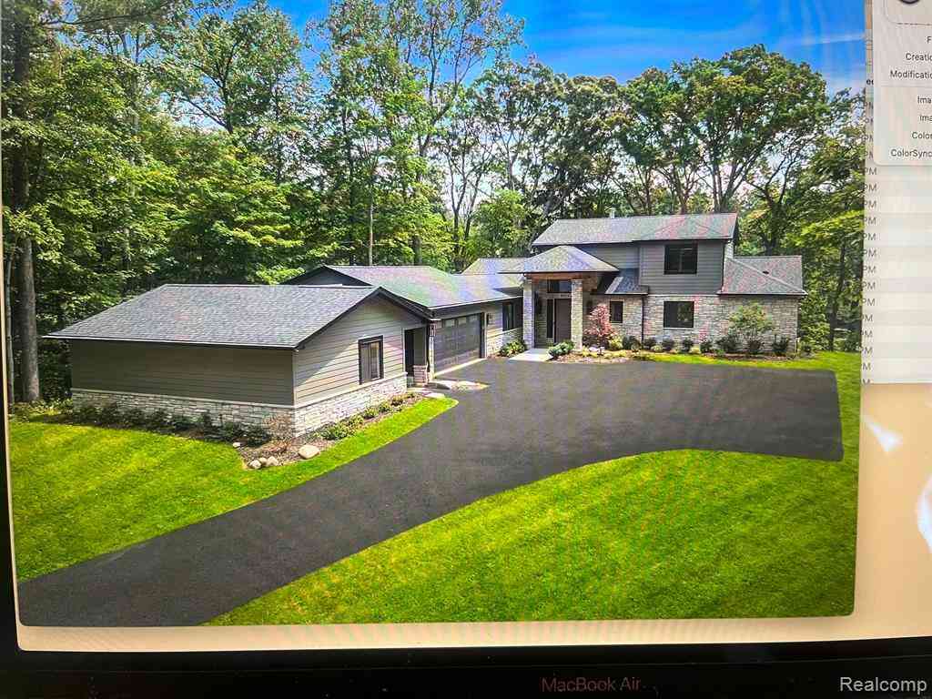 Homes For Sale - 3511 Lakecrest Drive <br/> Bloomfield Hills, MI 48304