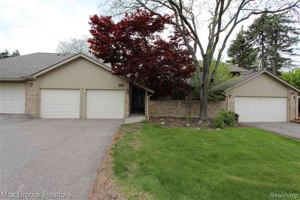 Condo For Sale - 4029 Foxpointe Drive <br/> West Bloomfield, MI 48323
