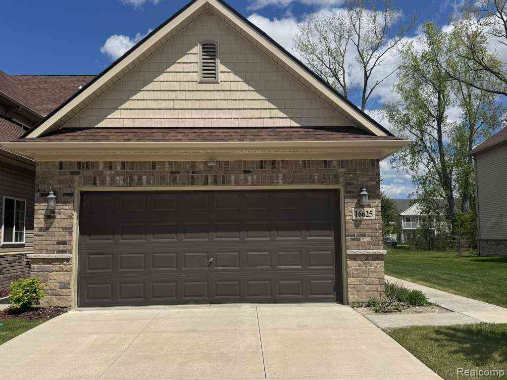 Condo For Sale - 16625 Savor Lane <br/> Clinton Township, MI 48035