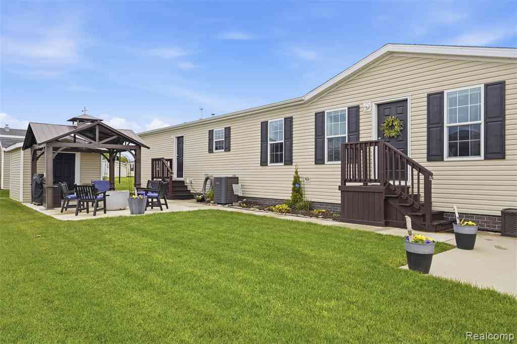 Homes For Sale - 11197 Dogwood Court <br/> South Lyon, MI 48178