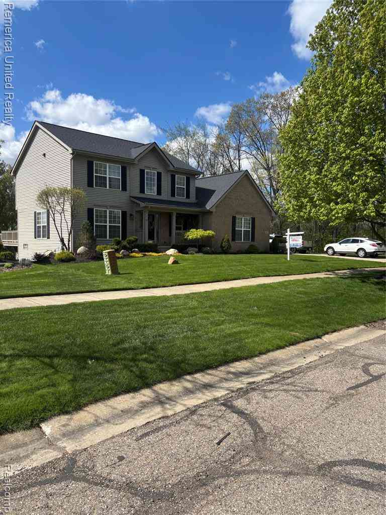 Homes For Sale - 9109 Ambergrove Drive <br/> Howell, MI 48843