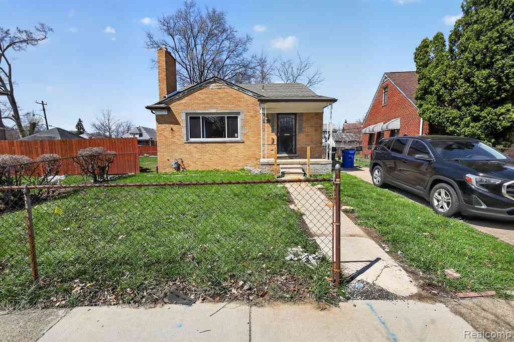 Homes For Sale - 220 W Montana Street <br/> Highland Park, MI 48203