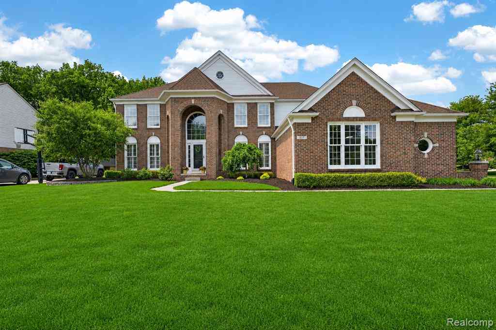 Homes For Sale - 337 Country Club Court <br/> Canton, MI 48188