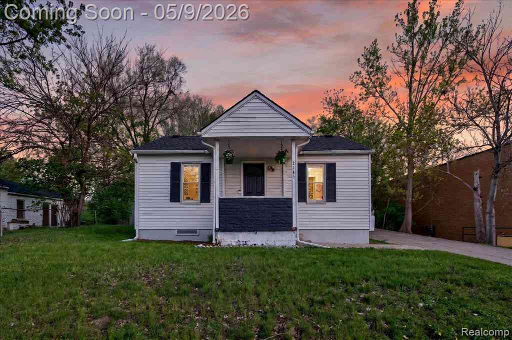 Homes For Sale - 2145 E Walton Boulevard <br/> Auburn Hills, MI 48326