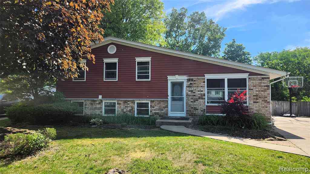 Homes For Sale - 28718 Apollo Drive <br/> Macomb County, Chesterfield, MI 48047