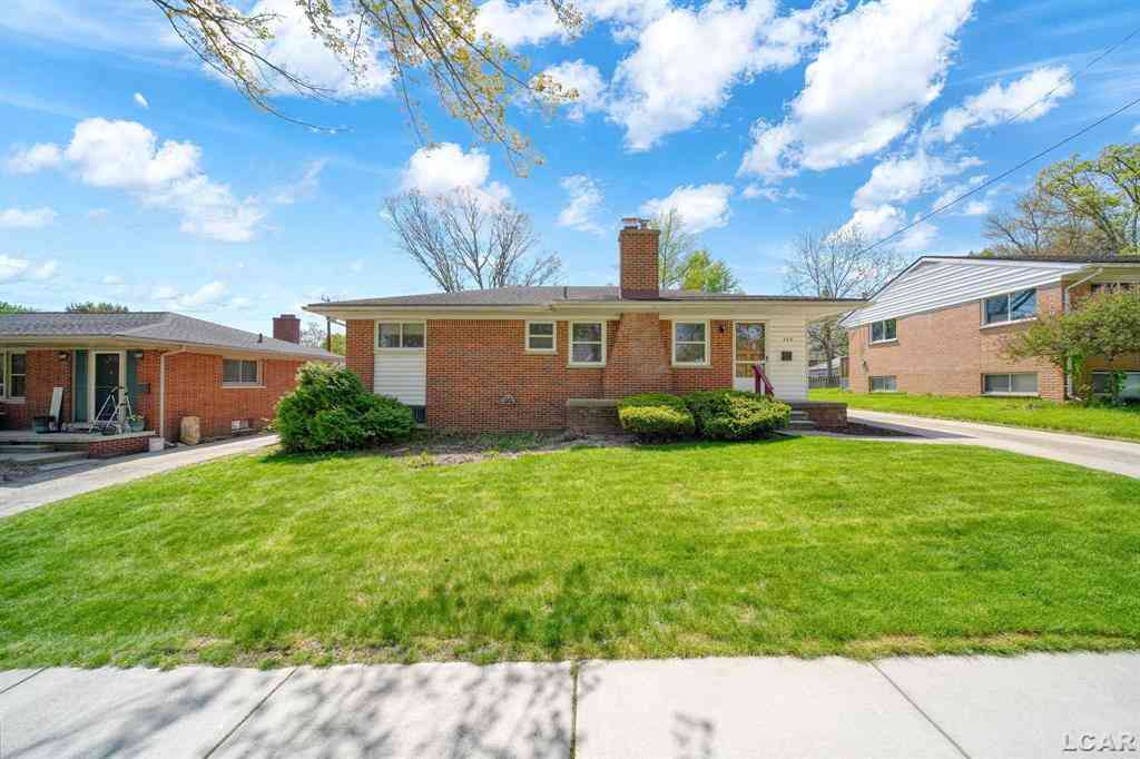Homes For Sale - 328 Hillcrest Drive <br/> Saline, MI 48176