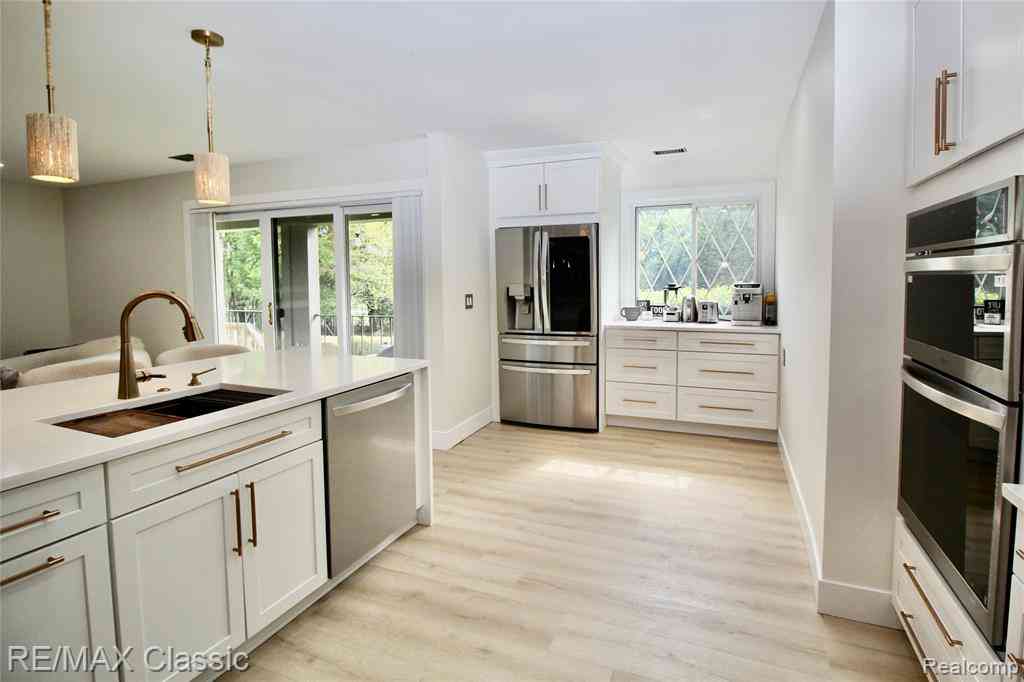 Condo For Rent - 42160 Woodward Avenue <br/> Bloomfield Hills, MI 48304