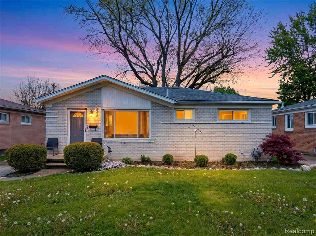 Homes For Sale - 534 Henry Ruff Road <br/> Garden City, MI 48135
