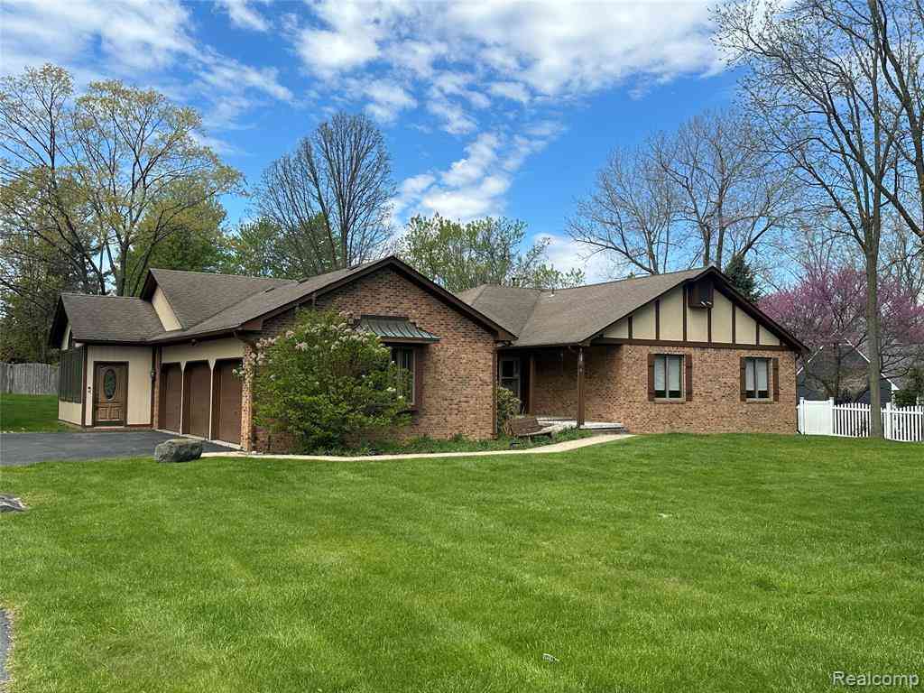 Homes For Sale - 8329 Caribou Trail <br/> Clarkston, MI 48348