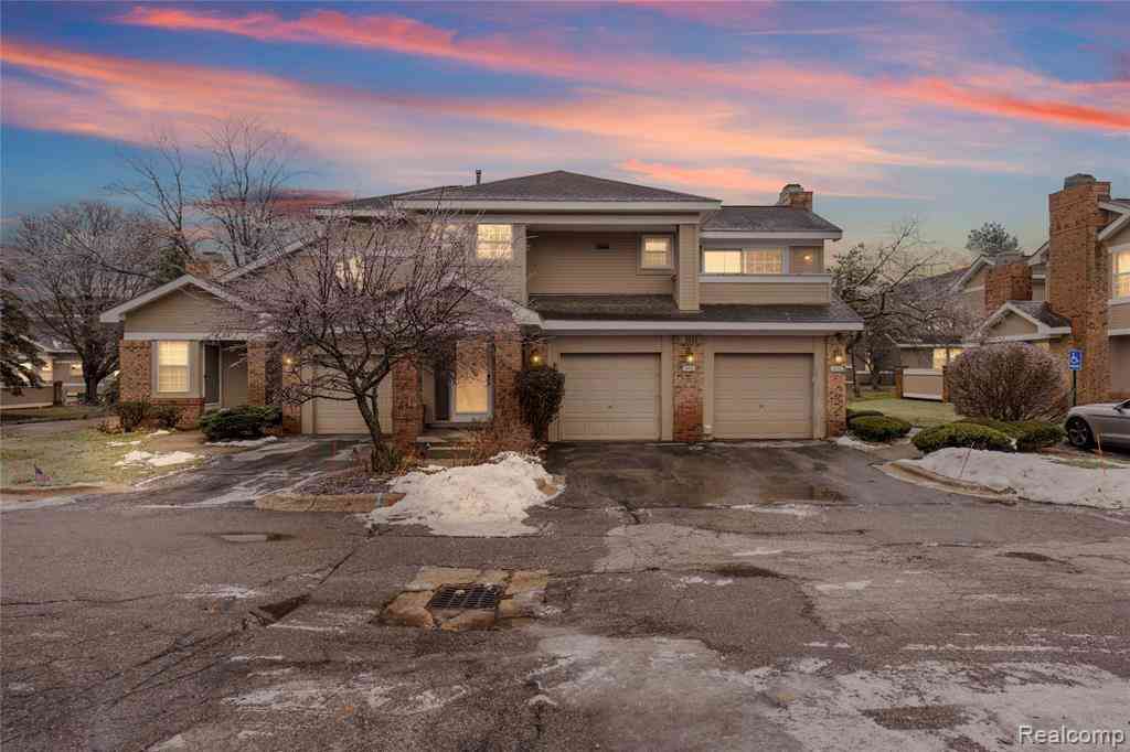Condo For Sale - 6610 Fieldstone Court <br/> West Bloomfield, MI 48322