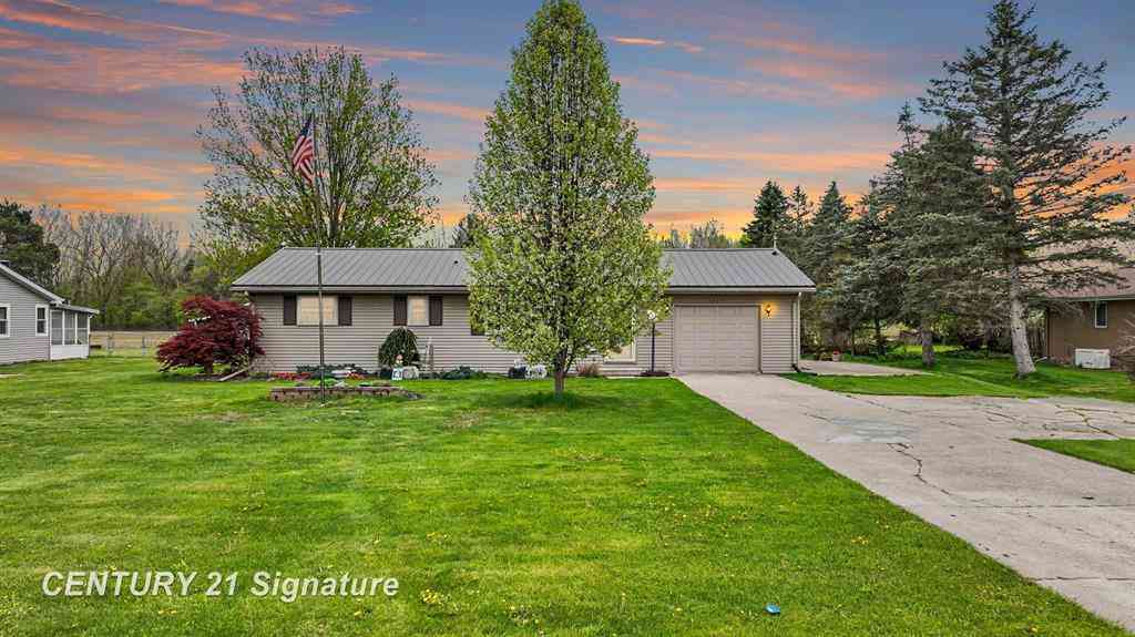 Homes For Sale - 10371 Tittabawassee Road <br/> Saginaw County, Freeland, MI 48623