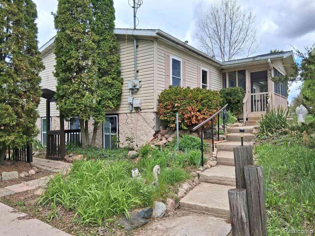 Homes For Sale - 10055 N Genesee Road Nw NW<br/> Genesee County, Mount Morris, MI 48458