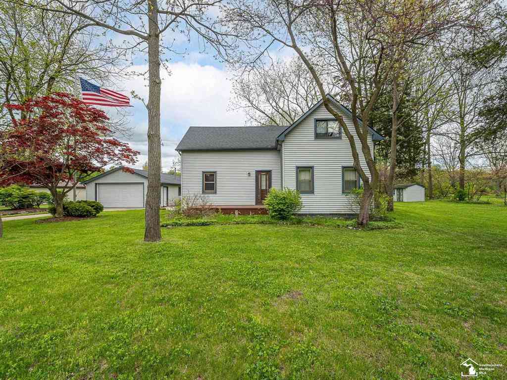 Homes For Sale - 11952 Grafton Road <br/> Monroe County, Carleton, MI 48117
