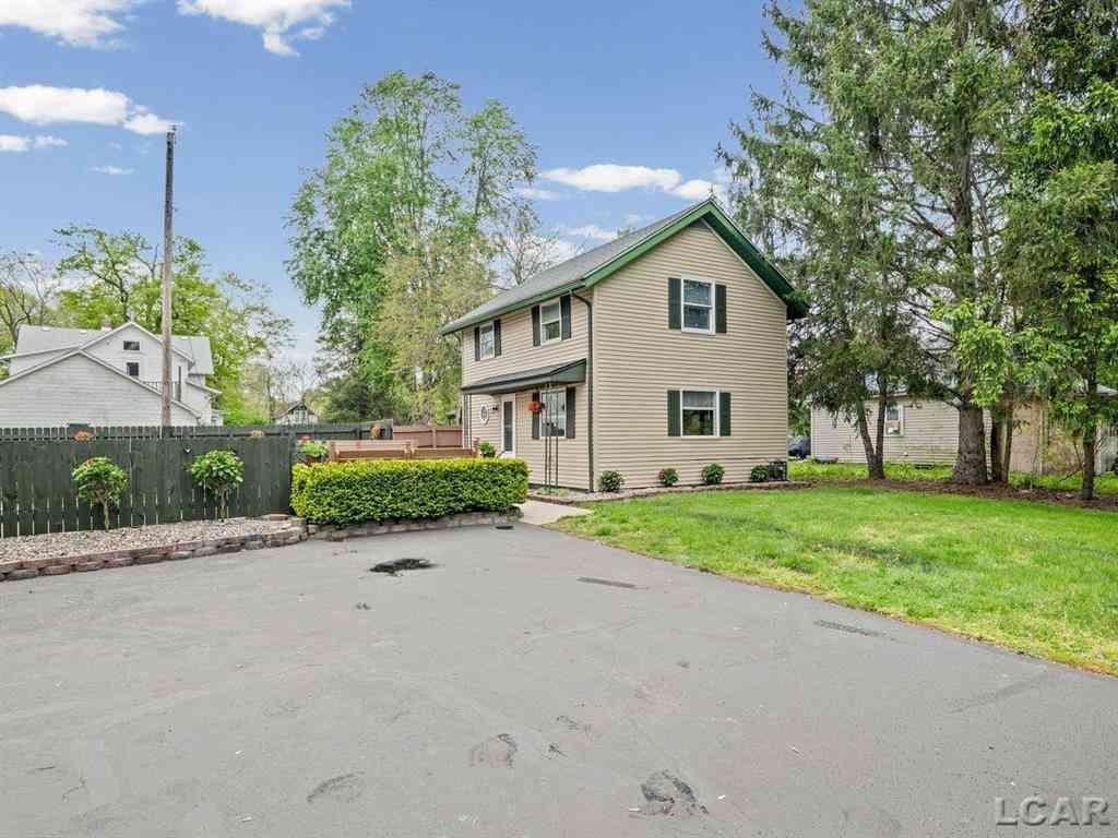 Homes For Sale - 106 W Walnut Street <br/> Petersburg, MI 49270