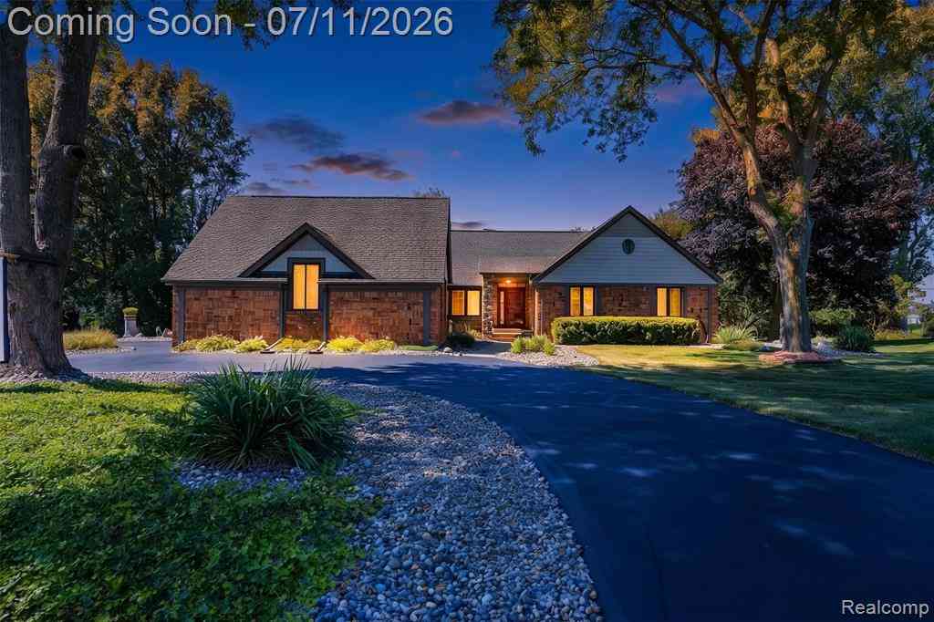 Homes For Sale - 2124 Strader Drive <br/> West Bloomfield, MI 48324