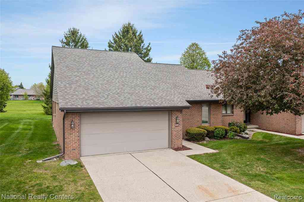 Condo For Sale - 16061 Meadows Drive <br/> Macomb, MI 48044