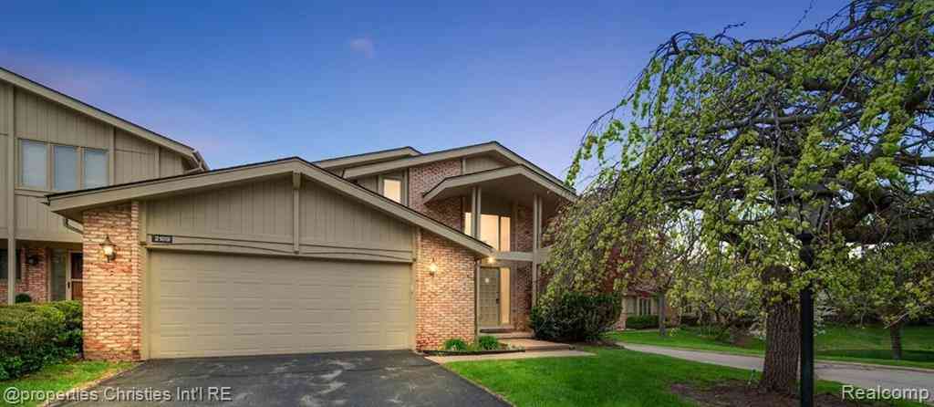 Homes For Sale - 2189 Colony Club Court <br/> West Bloomfield, MI 48322