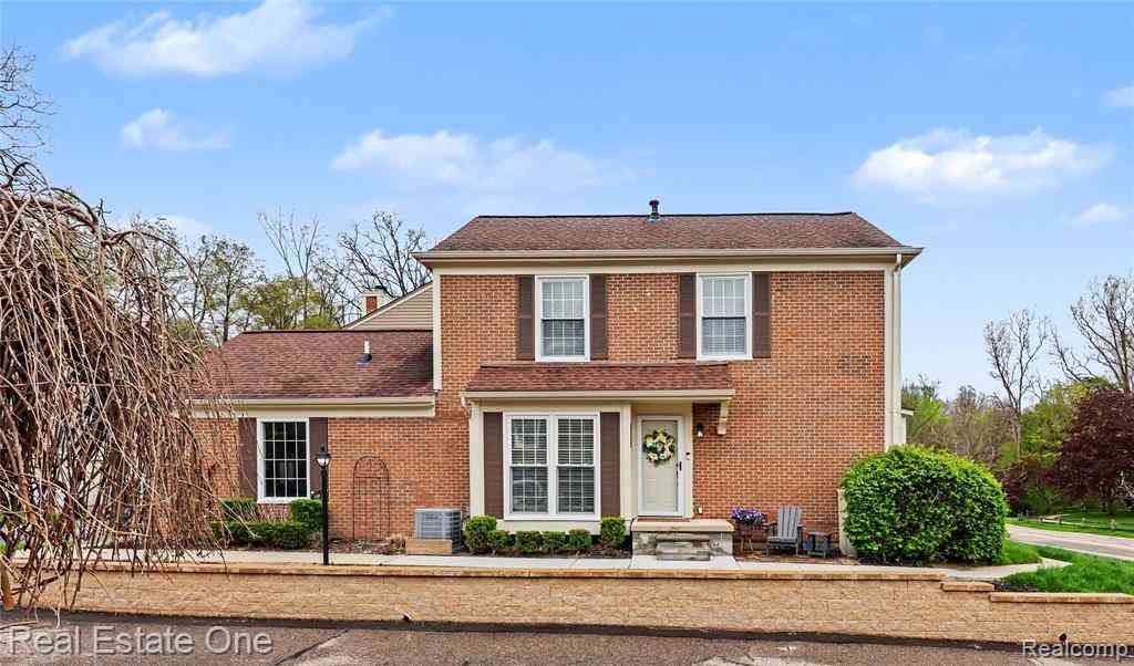 Condo For Sale - 1118 Kings Cove Drive <br/> Rochester, MI 48306
