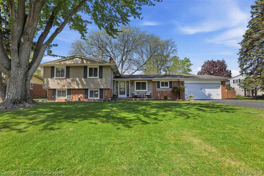 Homes For Sale - 6632 Pine Eagle Ln Street <br/> West Bloomfield, MI 48322