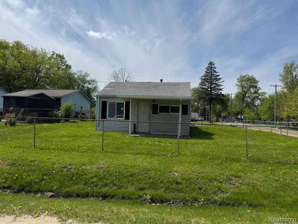 Homes For Sale - 8325 Walter Street <br/> Flint, MI 48458