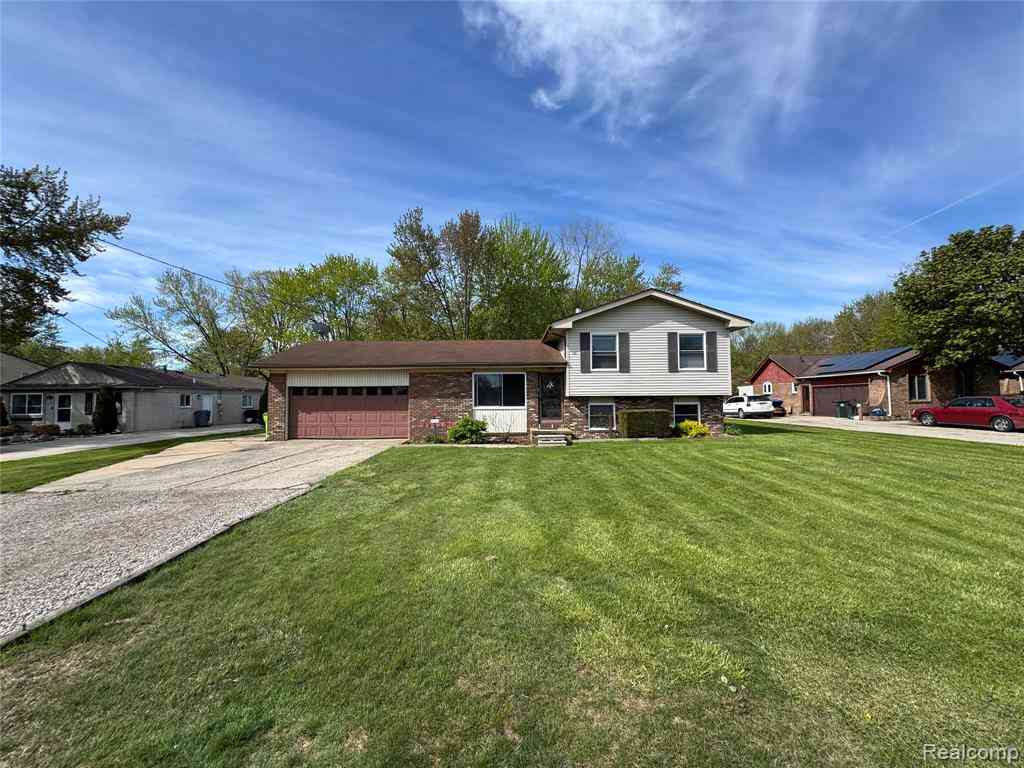 Homes For Sale - 32520 Sutton Road <br/> Macomb County, Chesterfield, MI 48047