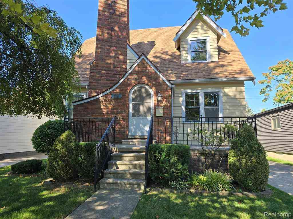 Homes For Sale - 116 S Kenwood Avenue <br/> Royal Oak, MI 48067