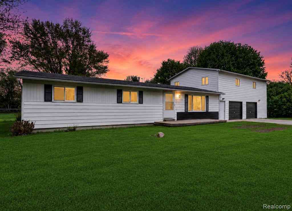 Homes For Sale - 138 W Hunters Creek Road <br/> Lapeer, MI 48446