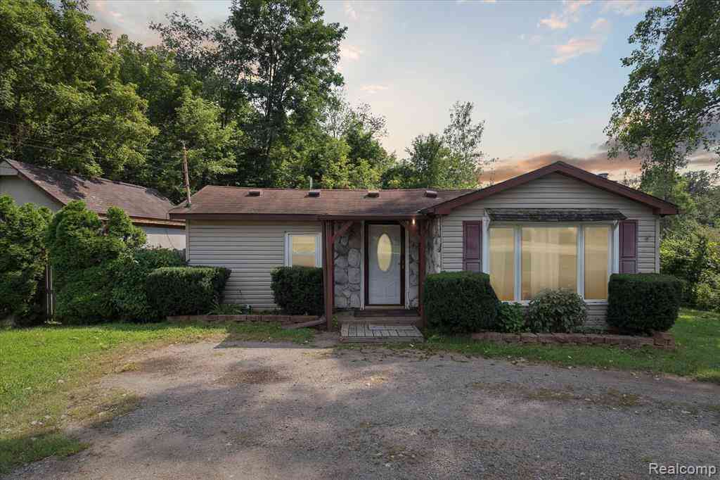 Homes For Sale - 7801 E Michigan Avenue <br/> Jackson, MI 49201